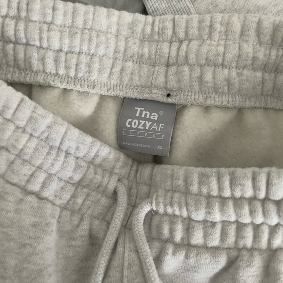 COPY - TNA cozyfleece sweatpants - Picture 2 of 2